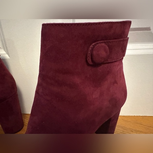 Ann Taylor Nettie Button Heeled Suede Booties Burgundy Wine Size 8 3.5" heel - Picture 3 of 9